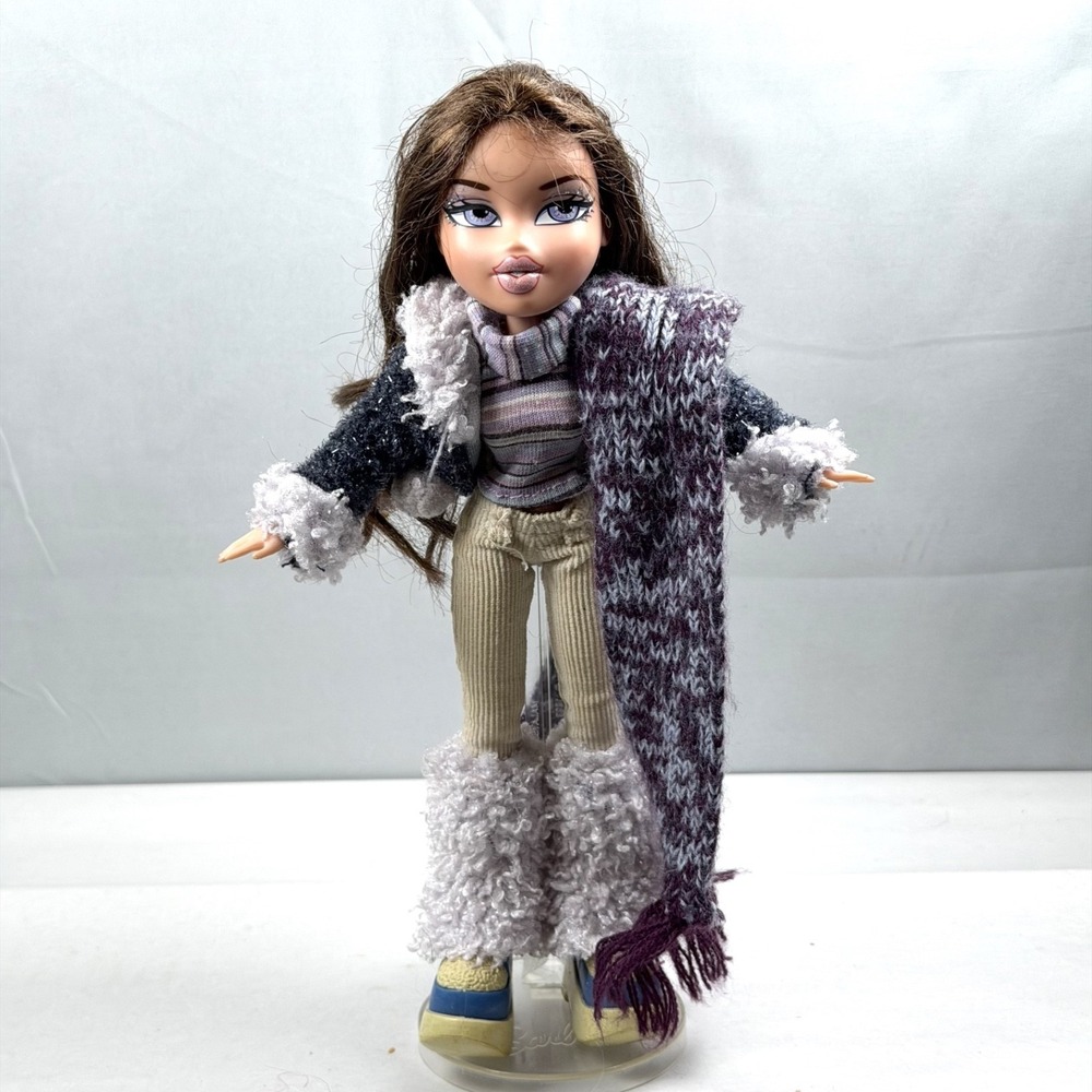 Vintage Bratz Wintertime Wonderland Dana Doll 2003 and Full Outfit / Great Shape